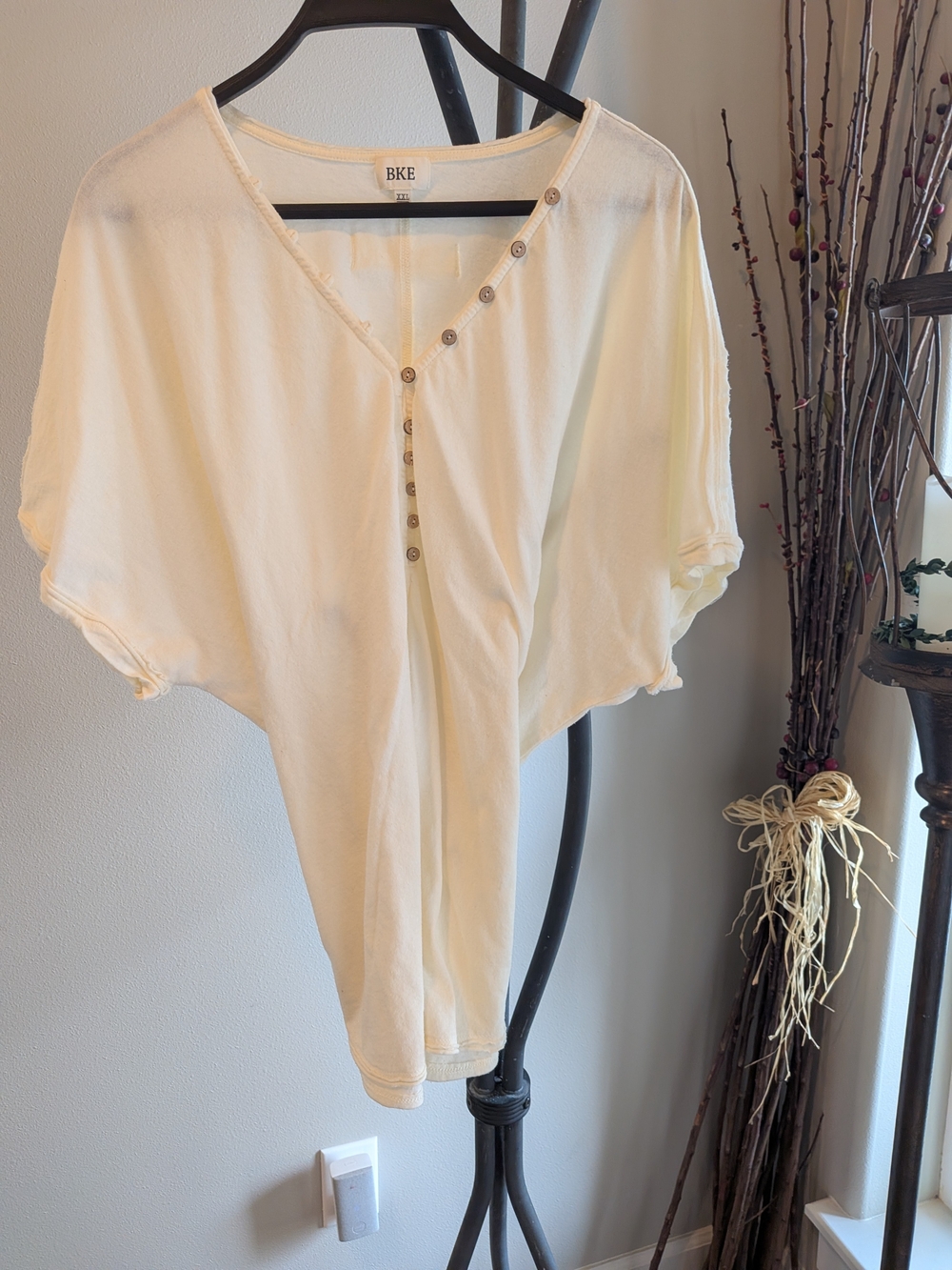 BKE Women's Cream Button-Detail V-Neck Top